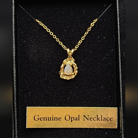 Jewelry - Opal necklace